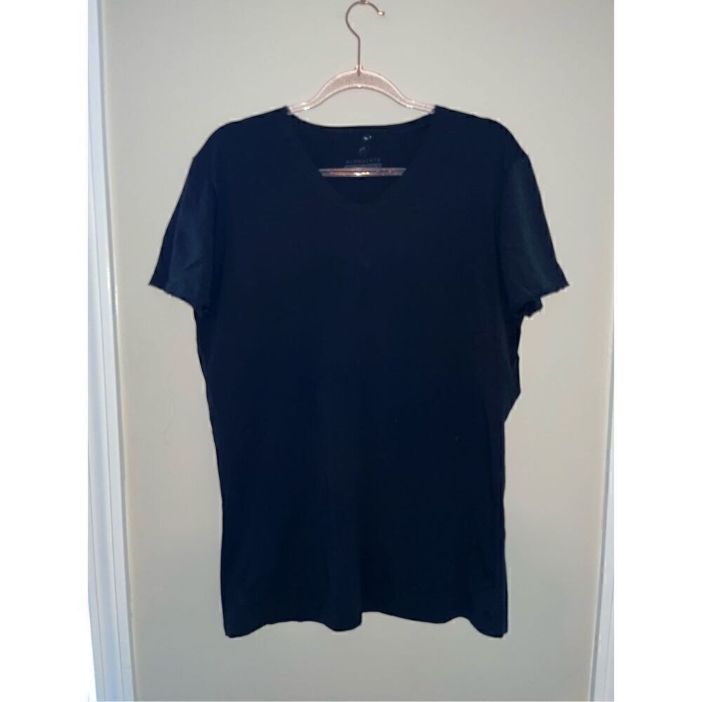 Alphalete Women’s Black V-neck fitted tshirt Large